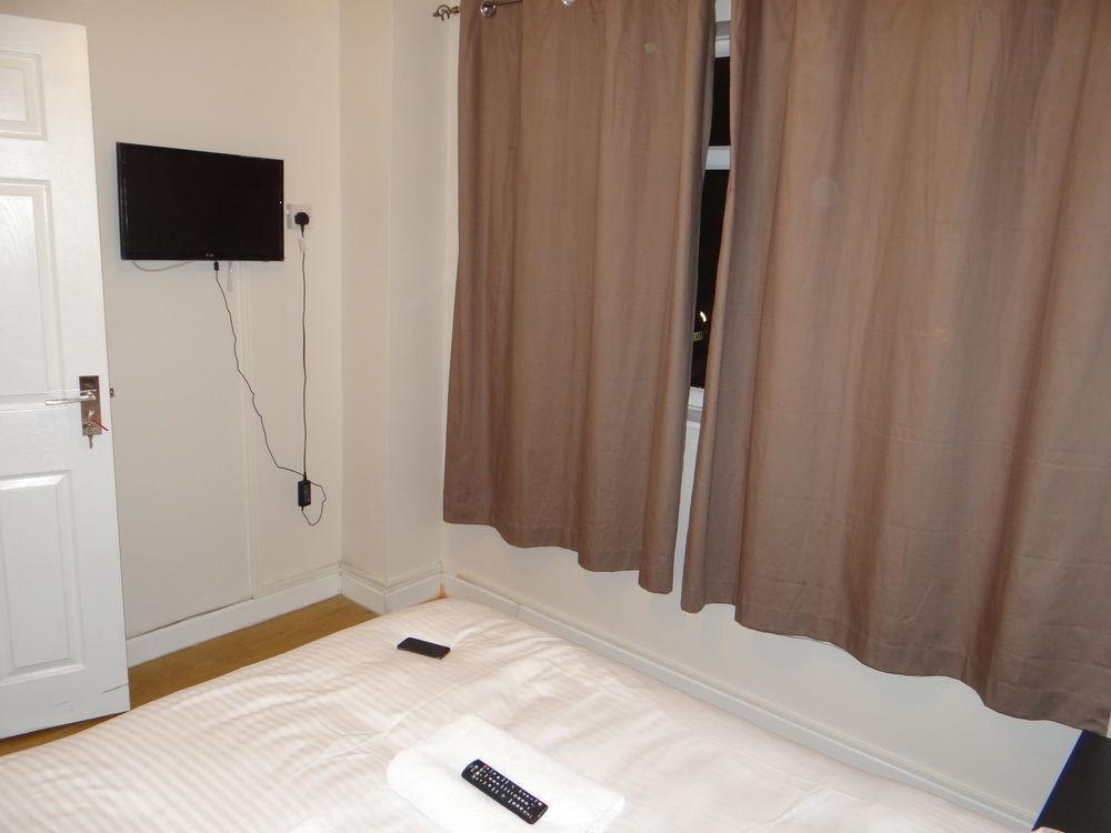 Hotel 70 Hockley Avenue Barking  Exterior foto